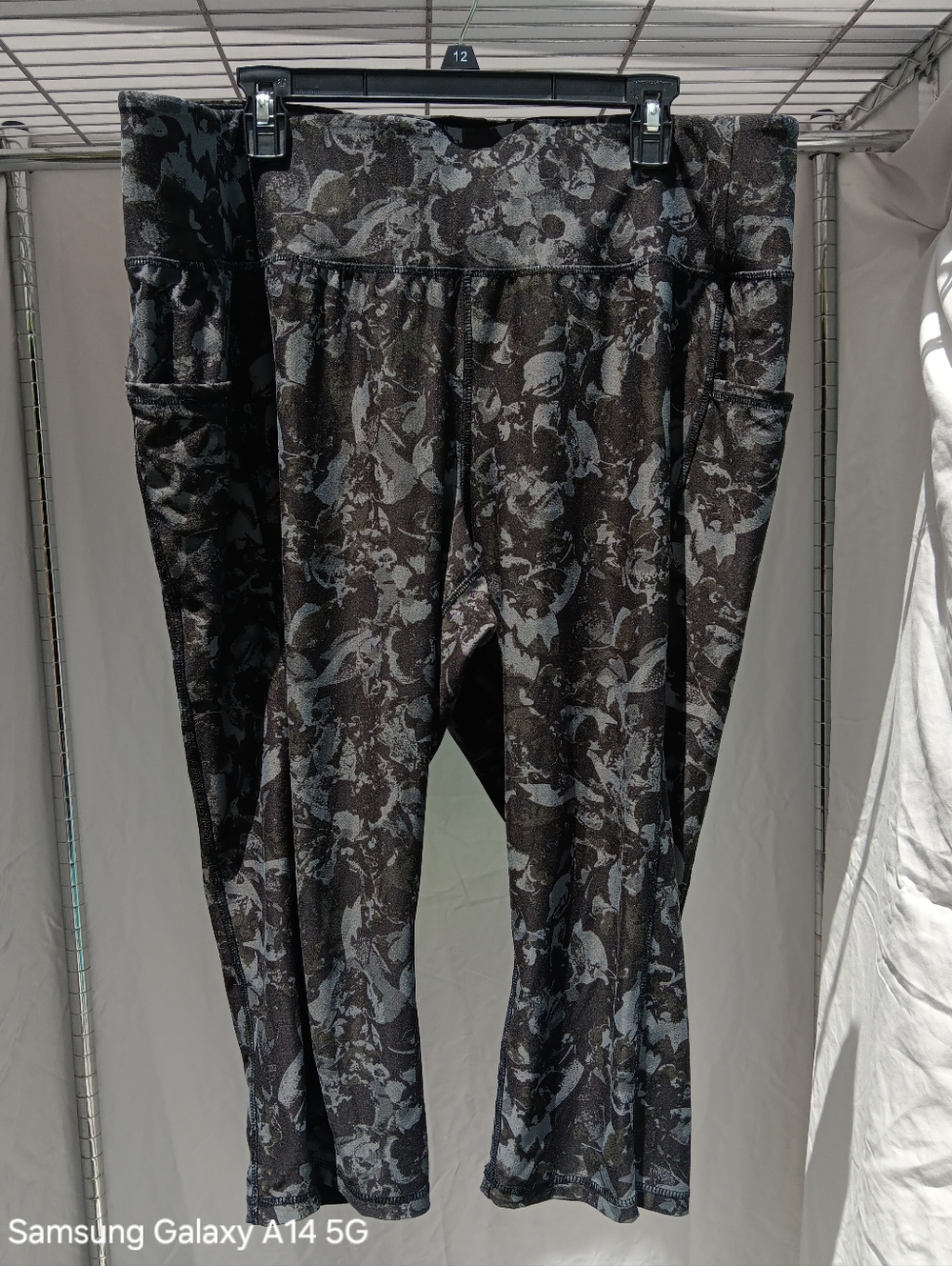Livi For Lane Bryant Wicking Capri Legging Size 22/24 Black/gray Floral
